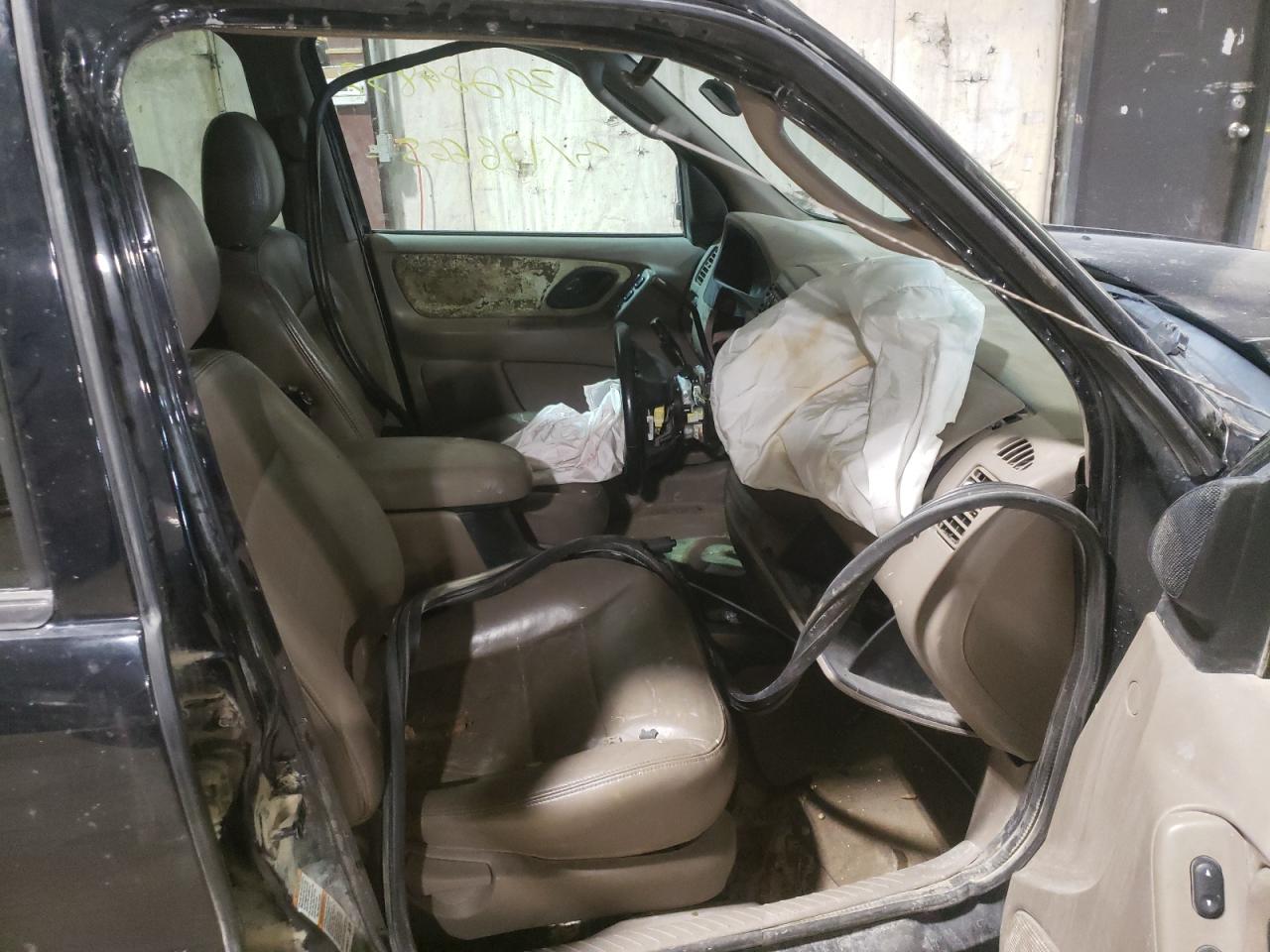 Photo 5 from auction – 2002 FORD ESCAPE XLT with VIN 1FMCU04102KB98666