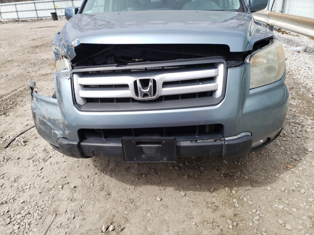 Photo 9 from auction – 2006 HONDA PILOT EX with VIN 2HKYF18526H557253