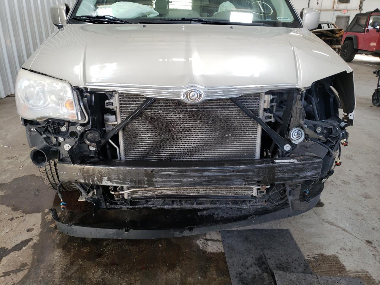 Photo 9 from auction – 2008 CHRYSLER TOWN & COU with VIN 2A8HR54P78R635577