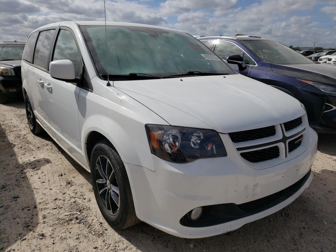 DODGE GRAND CARA 2018 with VIN 2C4RDGEG1JR334796 - Photo from auction