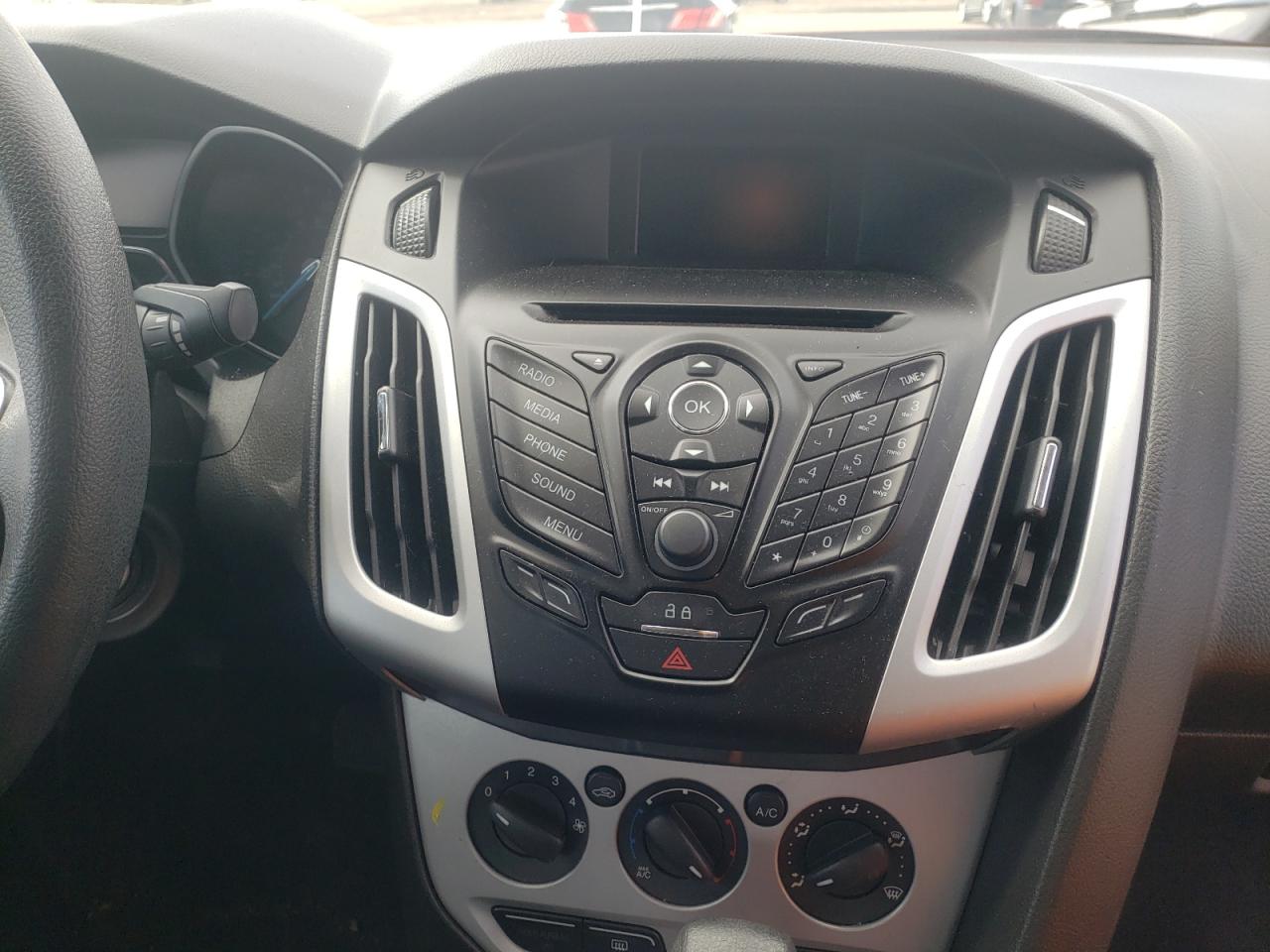 Photo 9 from auction – 2014 FORD FOCUS SE with VIN 1FADP3F22EL324294