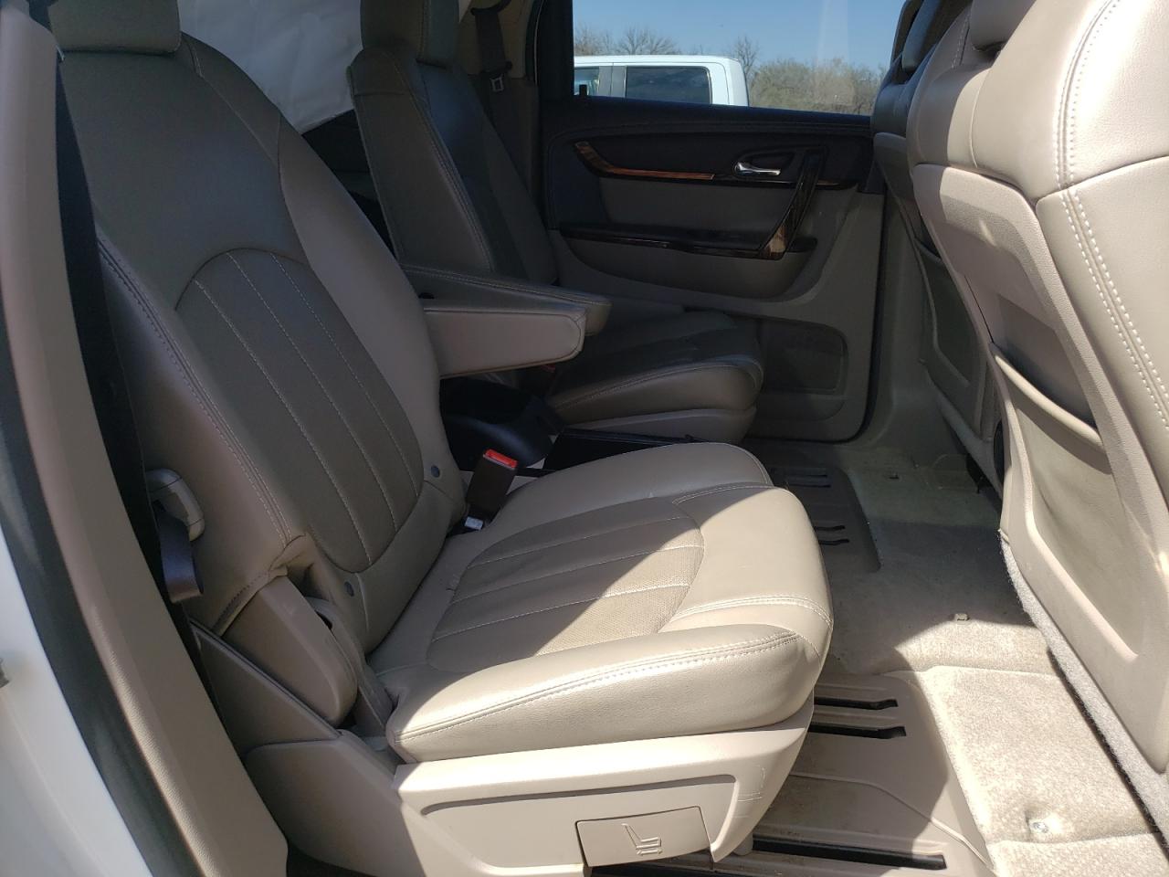 Photo 6 from auction – 2015 GMC ACADIA DEN with VIN 1GKKRTKD5FJ260174