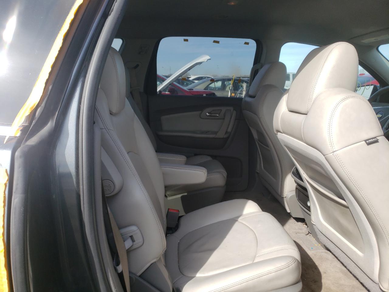Photo 6 from auction – 2010 CHEVROLET TRAVERSE L with VIN 1GNLRGED7AJ211576