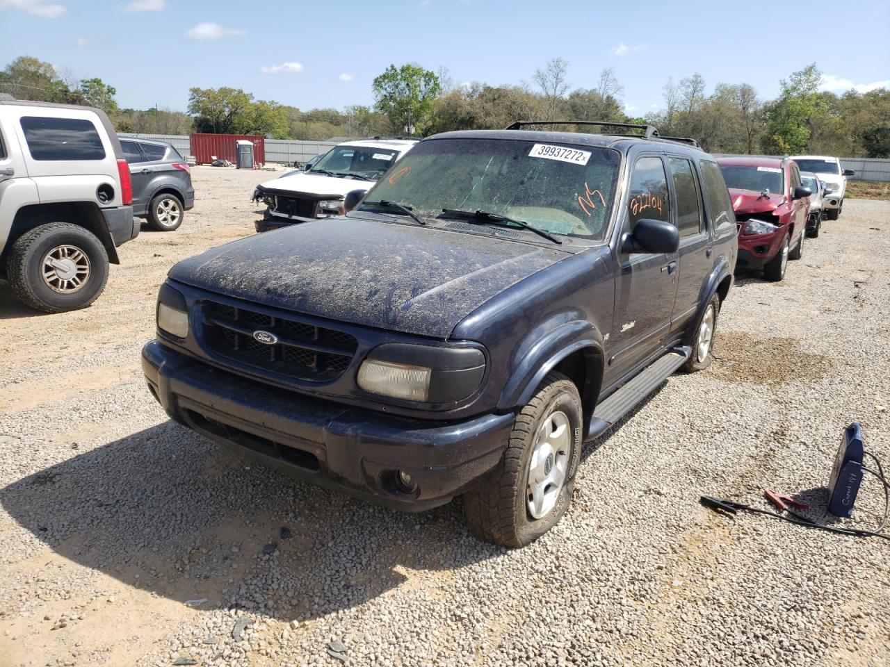 Photo 2 from auction – 2000 FORD EXPLORER L with VIN 1FMZU85P8YZB71825