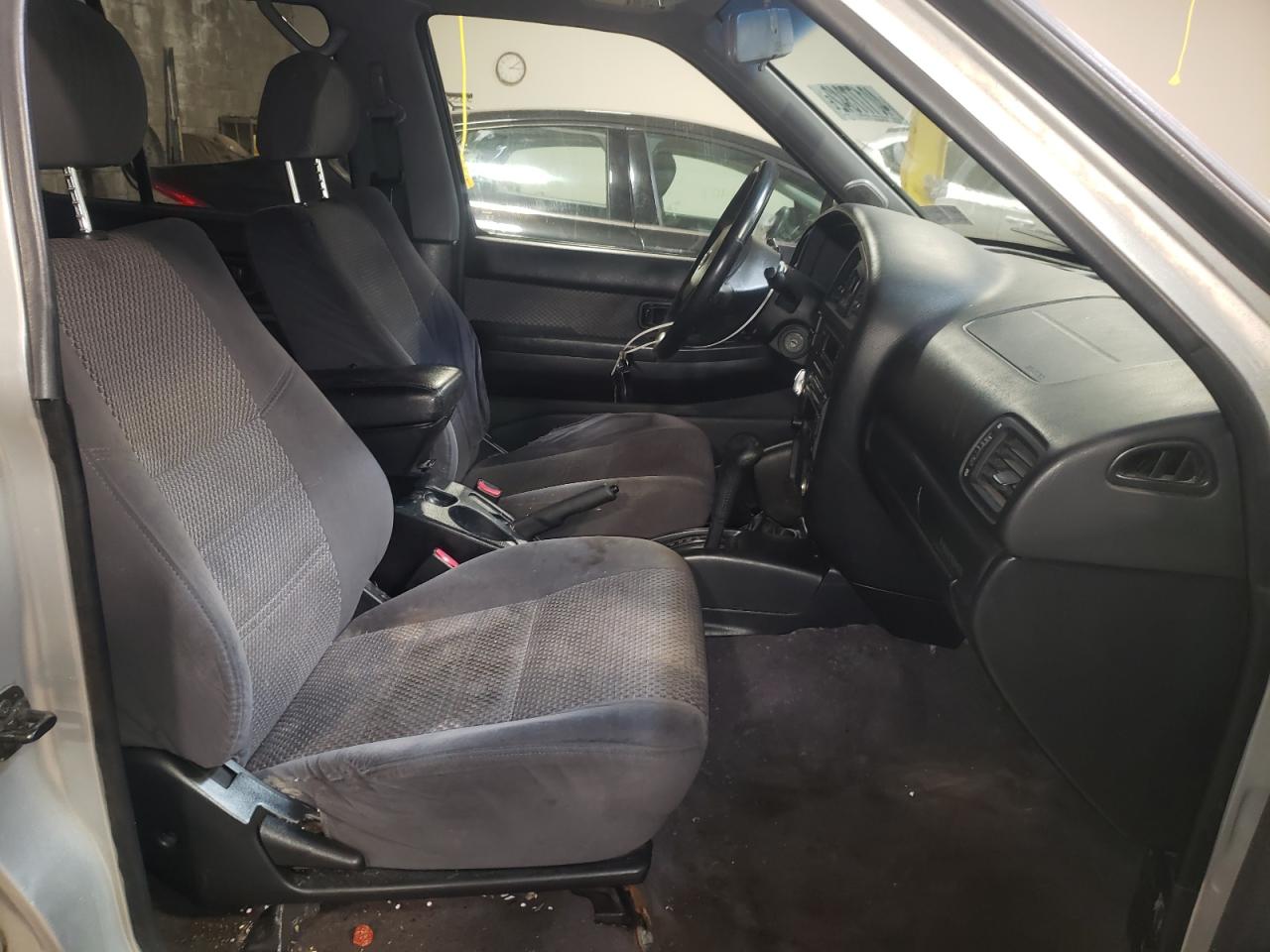 Photo 5 from auction – 2002 NISSAN PATHFINDER with VIN JN8DR09Y12W723859