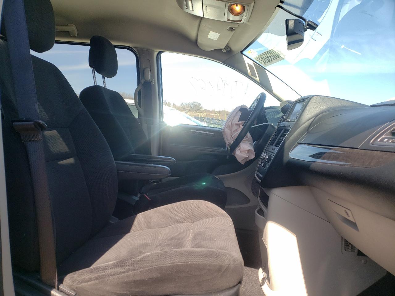 Photo 5 from auction – 2017 DODGE GRAND CARA with VIN 2C4RDGBG9HR694462