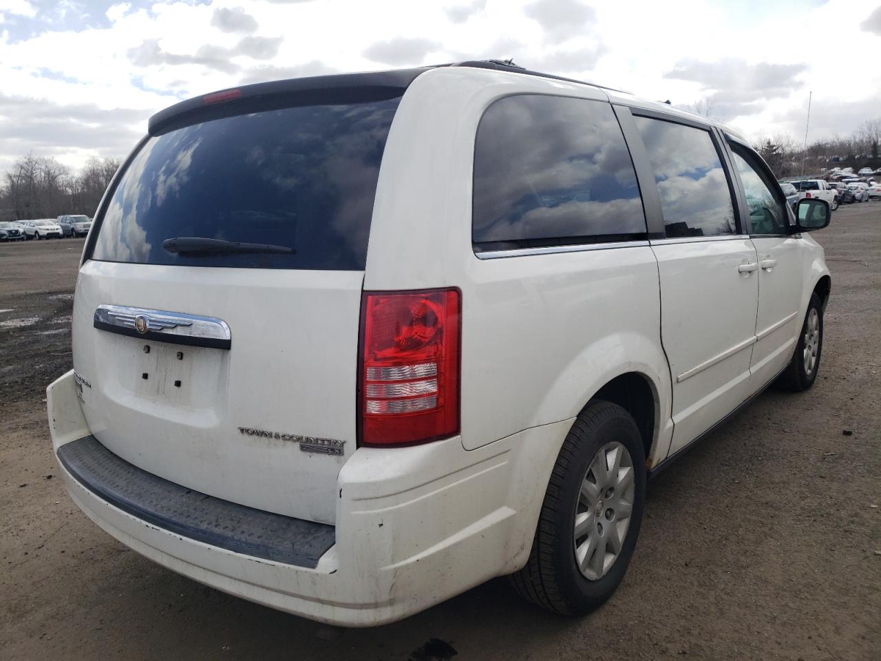 Photo 4 from auction – 2010 CHRYSLER TOWN & COU with VIN 2A4RR4DE1AR149528
