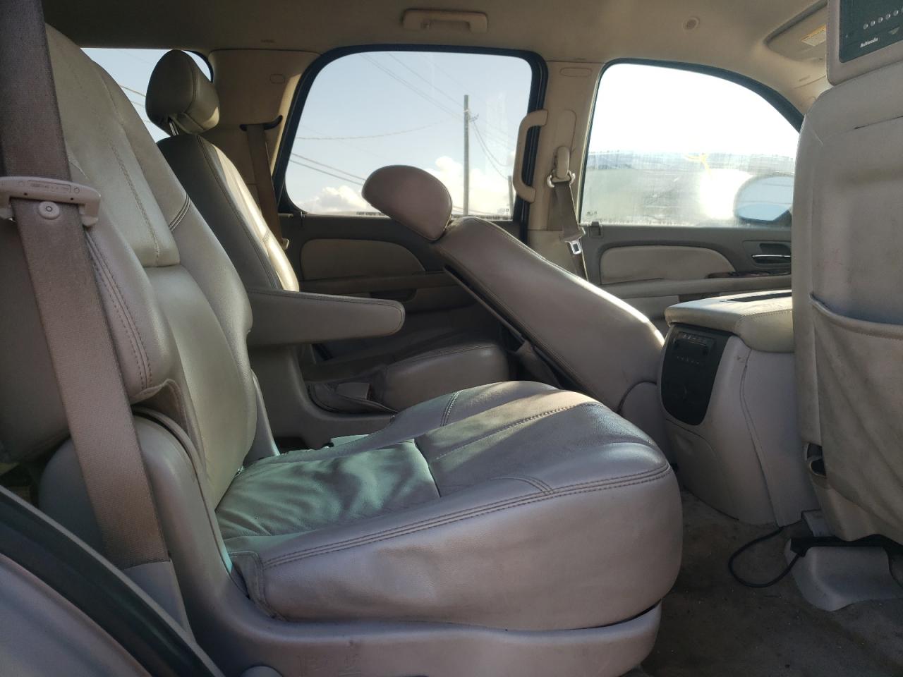 Photo 6 from auction – 2008 GMC YUKON with VIN 1GKFC13098R230635