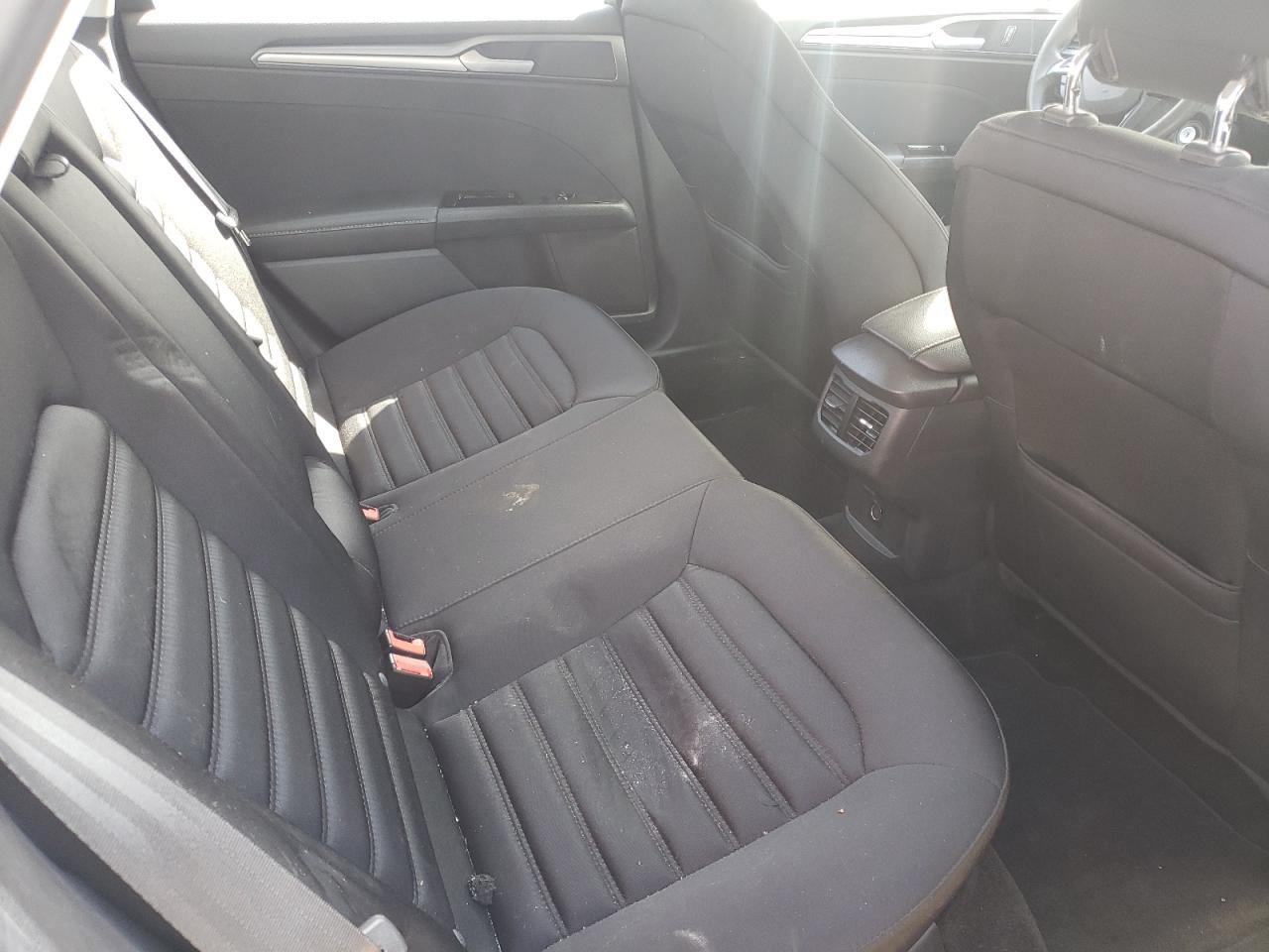 Photo 6 from auction – 2014 FORD FUSION SE with VIN 3FA6P0LU2ER250146