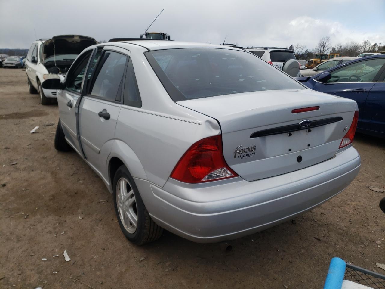 Фото 3 с аукциона – 2002 FORD FOCUS SE с VIN 1FAFP34P92W261261