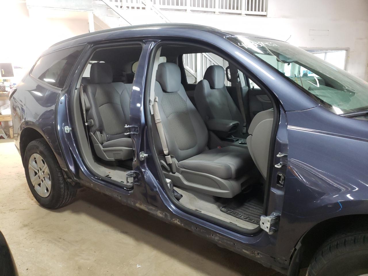 Photo 9 from auction – 2014 CHEVROLET TRAVERSE L with VIN 1GNKRFEDXEJ188595