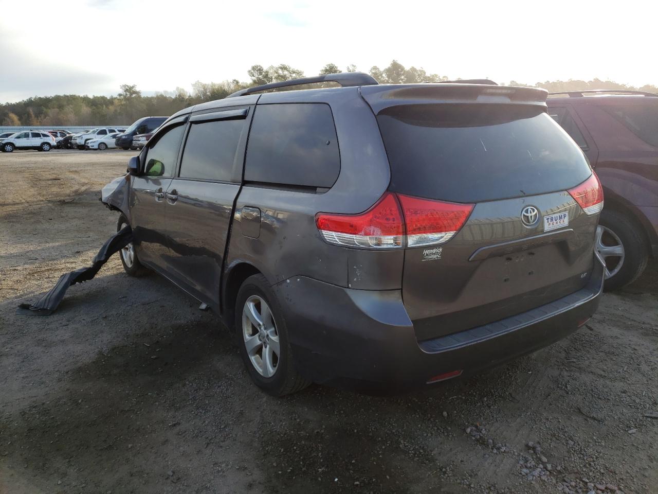 Photo 3 from auction – 2014 TOYOTA SIENNA LE with VIN 5TDKK3DC7ES435501