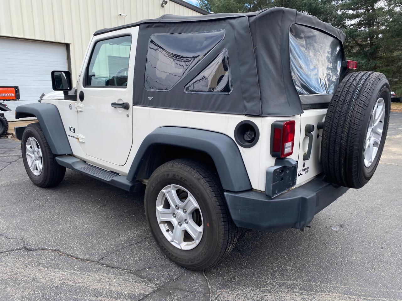 Photo 3 from auction – 2007 JEEP WRANGLER X with VIN 1J4FA24117L109897