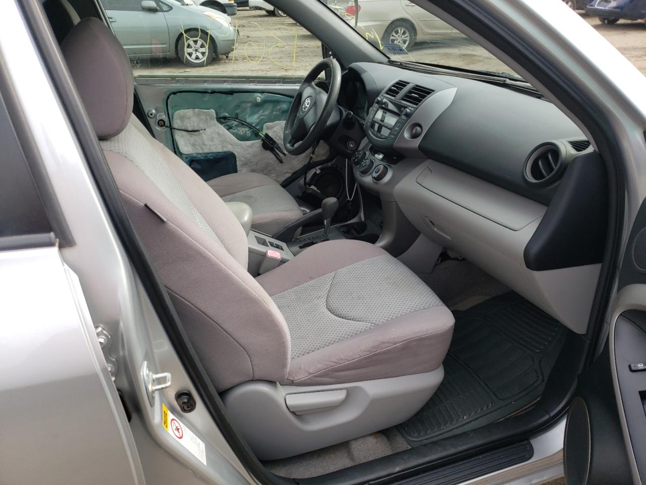Photo 5 from auction – 2006 TOYOTA RAV4 with VIN JTMBD33V866020153