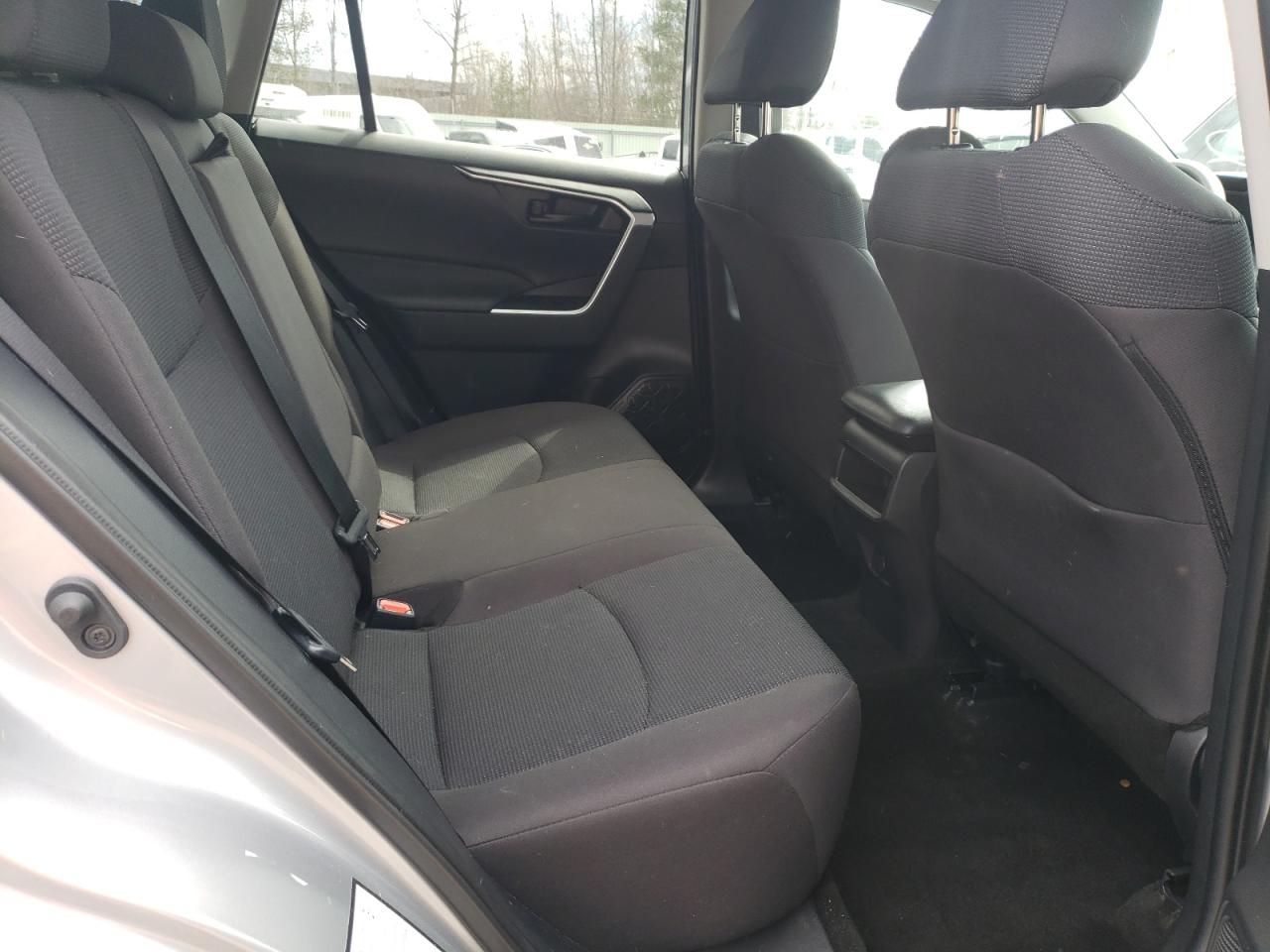Photo 6 from auction – 2021 TOYOTA RAV4 LE with VIN 2T3H1RFV3MW152217