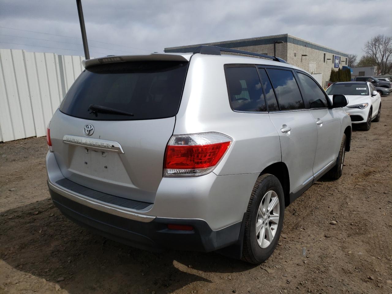 Photo 4 from auction – 2012 TOYOTA HIGHLANDER with VIN 5TDZK3EH5CS055627