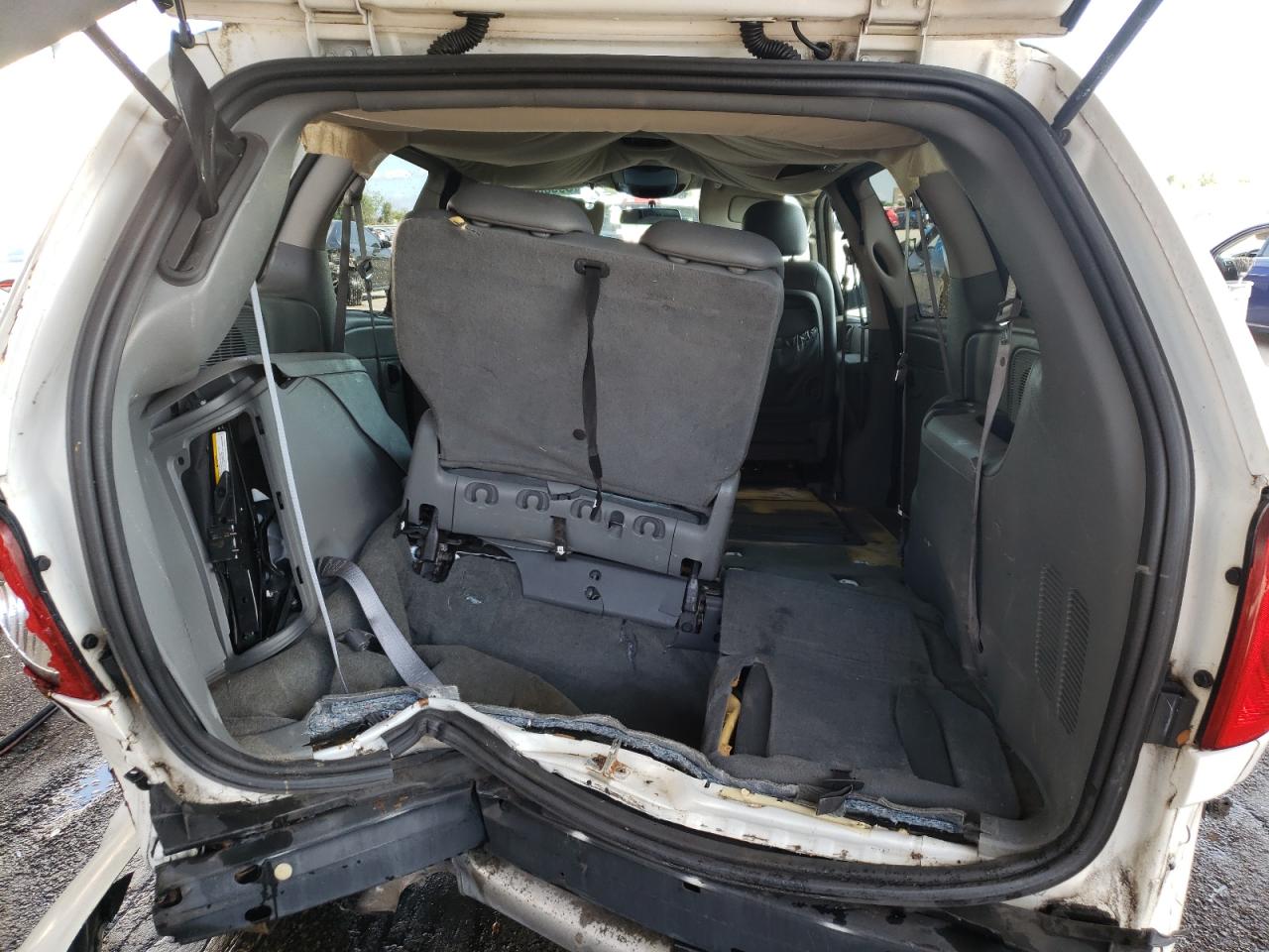 Photo 9 from auction – 2007 CHRYSLER TOWN & COU with VIN 2A4GP54L97R361152