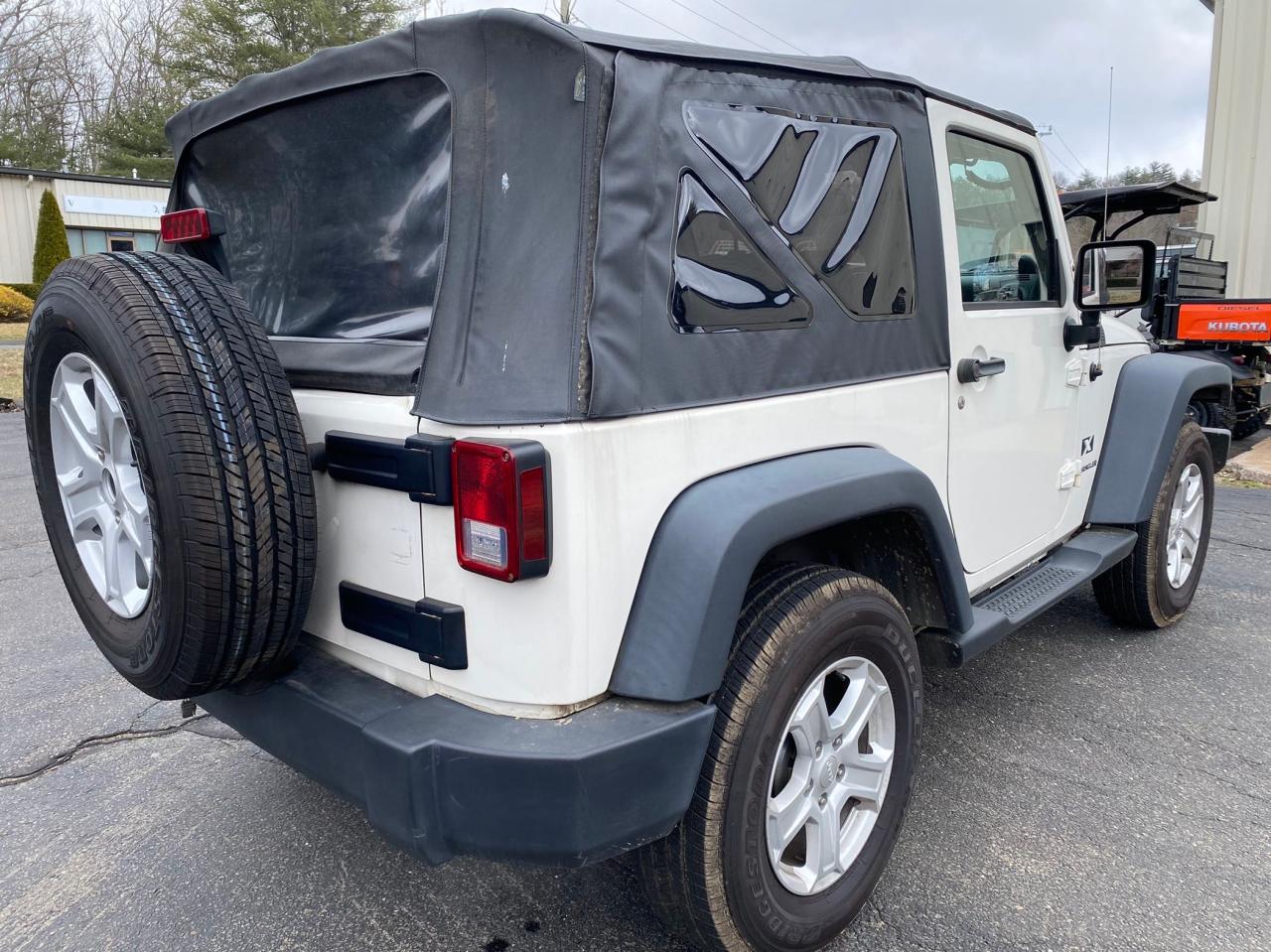 Photo 4 from auction – 2007 JEEP WRANGLER X with VIN 1J4FA24117L109897
