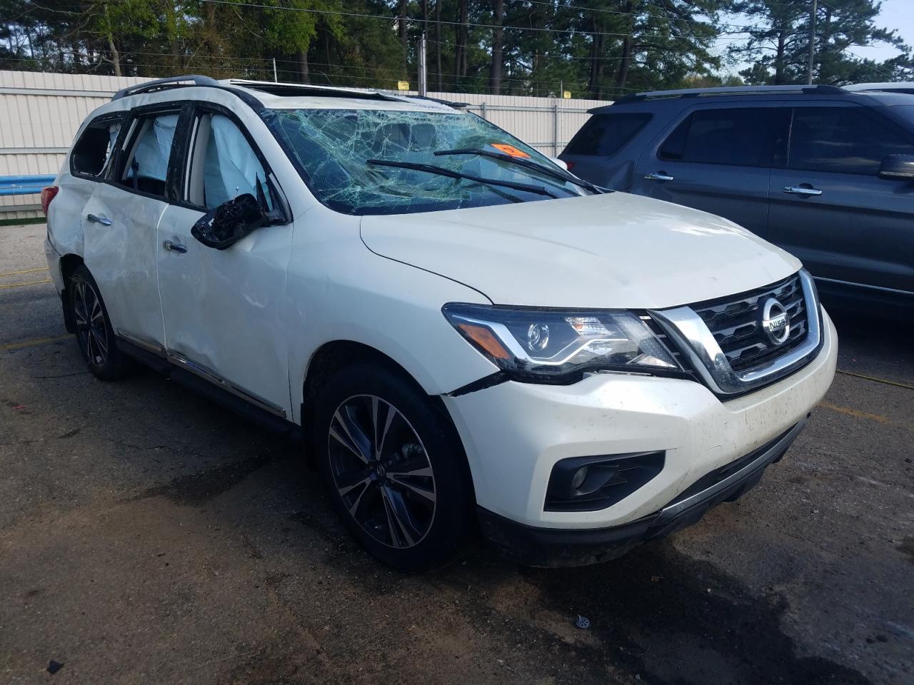NISSAN PATHFINDER 2018 with VIN 5N1DR2MN1JC650444 - Photo from auction