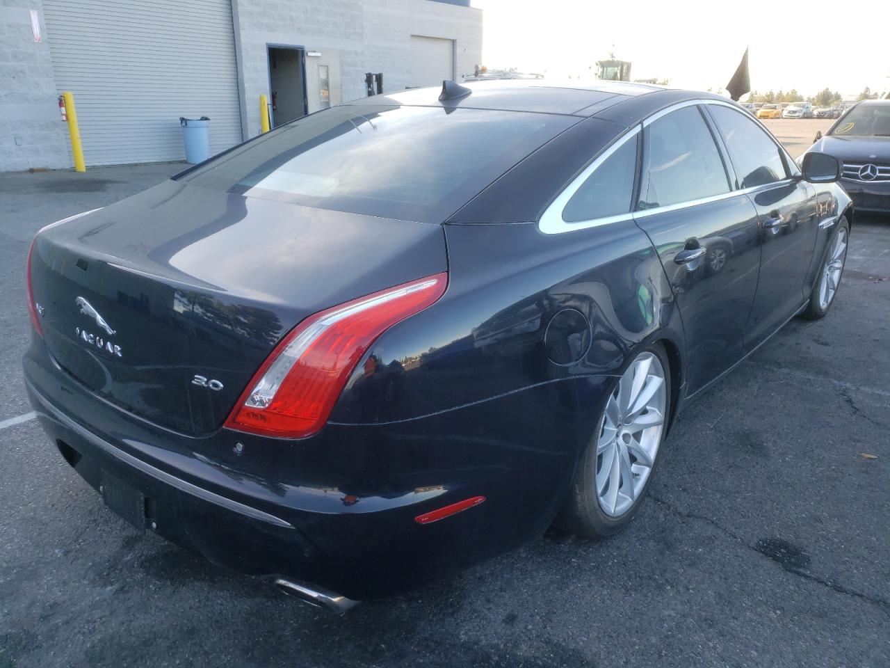 Photo 4 from auction – 2013 JAGUAR XJ with VIN SAJWA1C74D8V44516