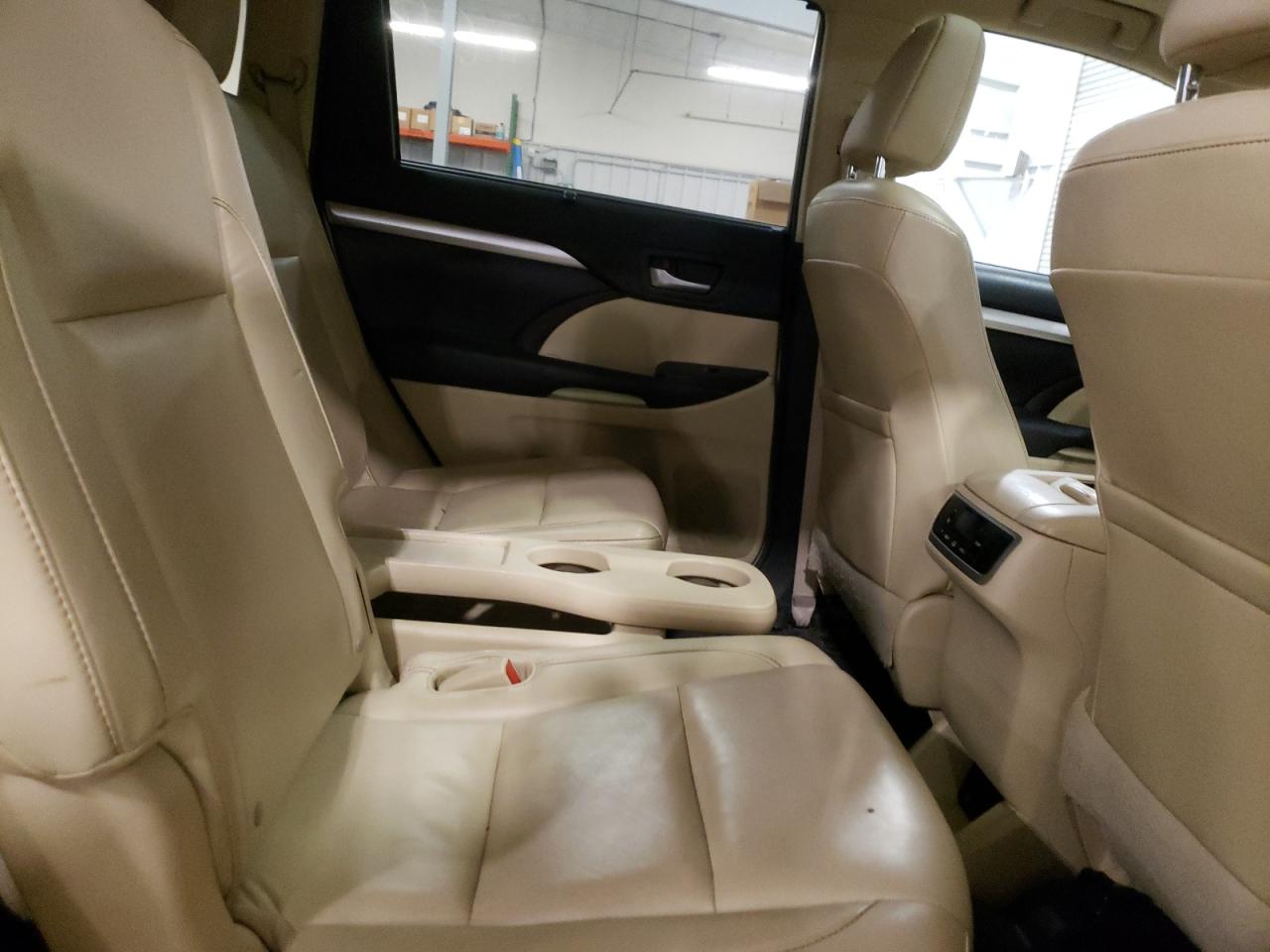 Photo 6 from auction – 2014 TOYOTA HIGHLANDER with VIN 5TDJKRFH0ES069372