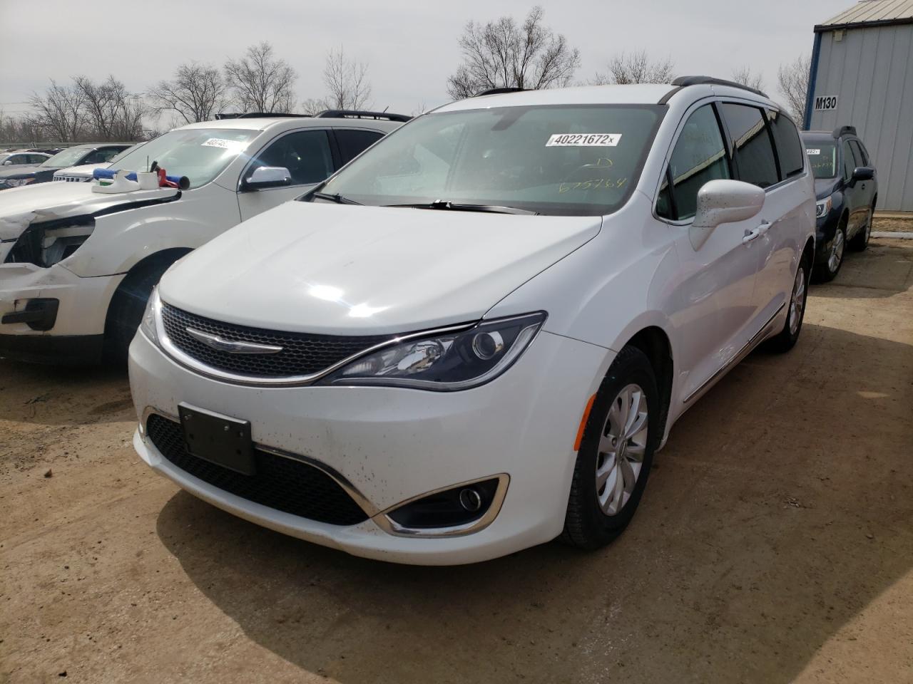Photo 2 from auction – 2017 CHRYSLER PACIFICA T with VIN 2C4RC1BG7HR675764