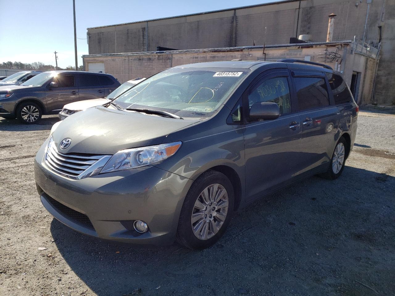 Photo 2 from auction – 2011 TOYOTA SIENNA XLE with VIN 5TDYK3DC2BS102984