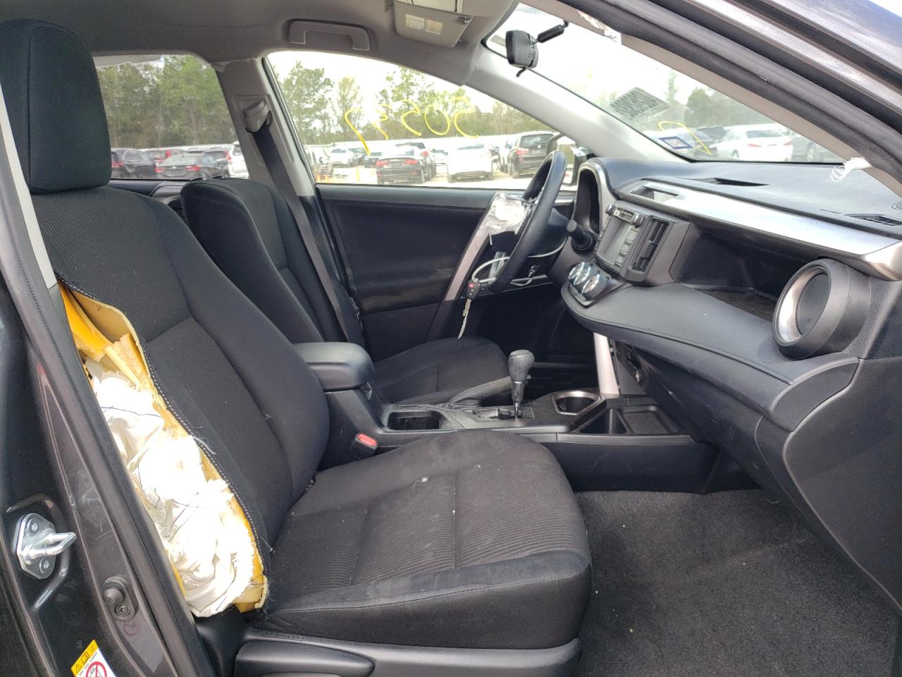 Photo 5 from auction – 2016 TOYOTA RAV4 LE with VIN JTMZFREV2GD085750
