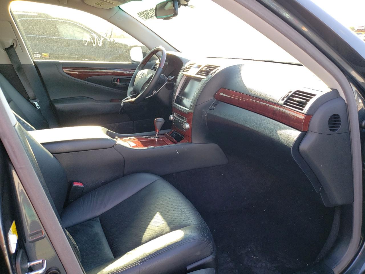 Photo 5 from auction – 2011 LEXUS LS 460 with VIN JTHBL5EF7B5104953