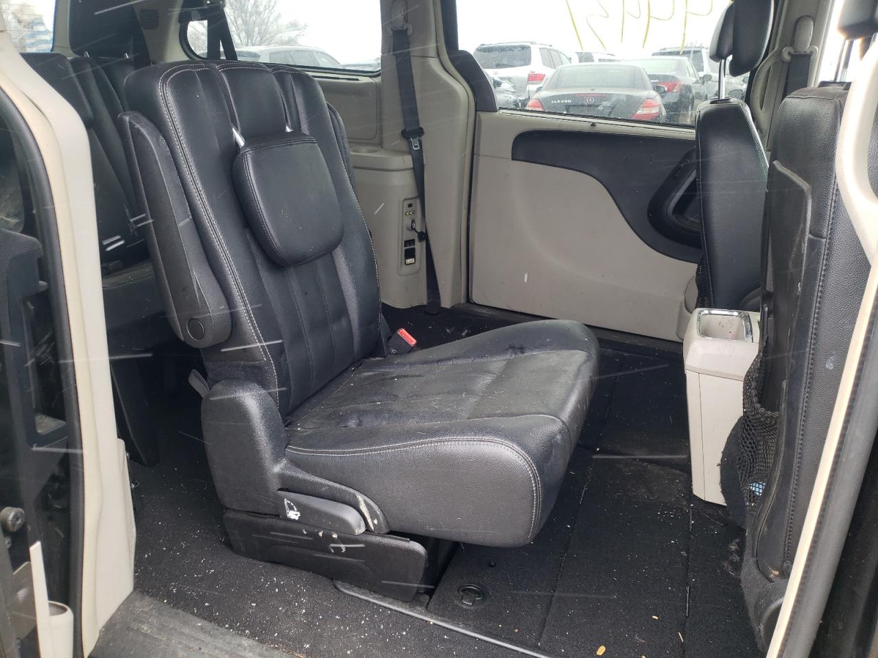 Photo 6 from auction – 2015 CHRYSLER TOWN & COU with VIN 2C4RC1BG7FR698829