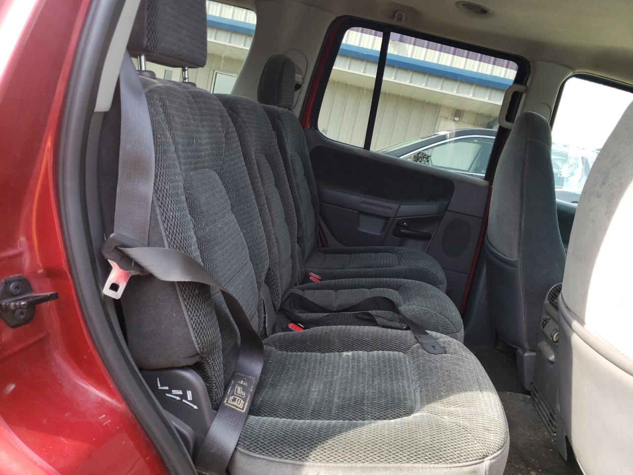 Photo 6 from auction – 2002 FORD EXPLORER X with VIN 1FMZU73EX2UA74240