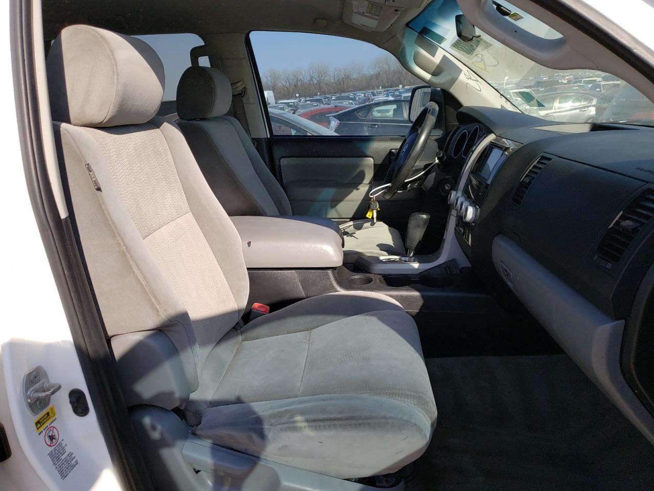 Photo 5 from auction – 2009 TOYOTA SEQUOIA SR with VIN 5TDBT64A49S000471