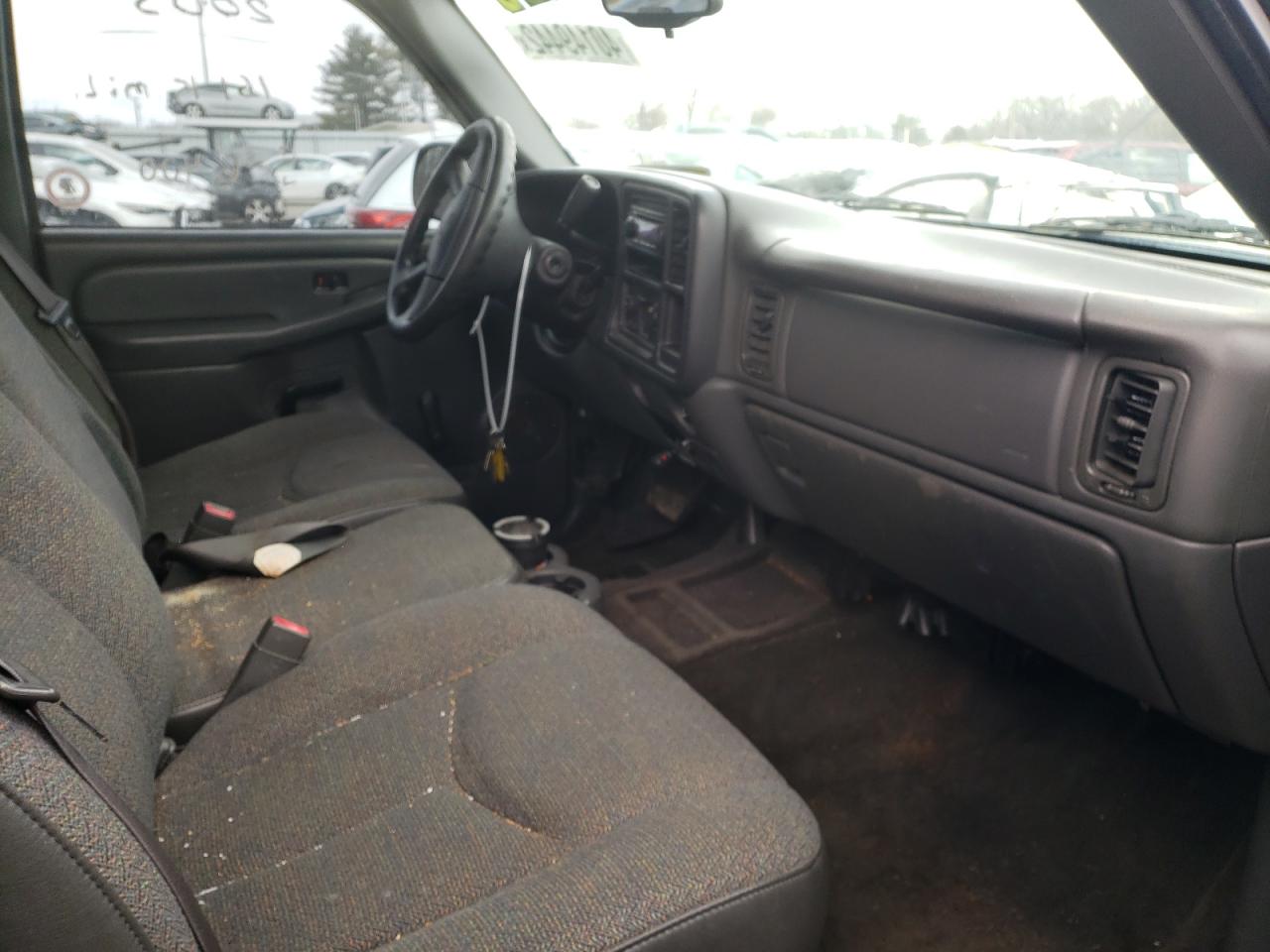 Photo 5 from auction – 2005 CHEVROLET SILVERADO with VIN 1GCEC14V65Z330334