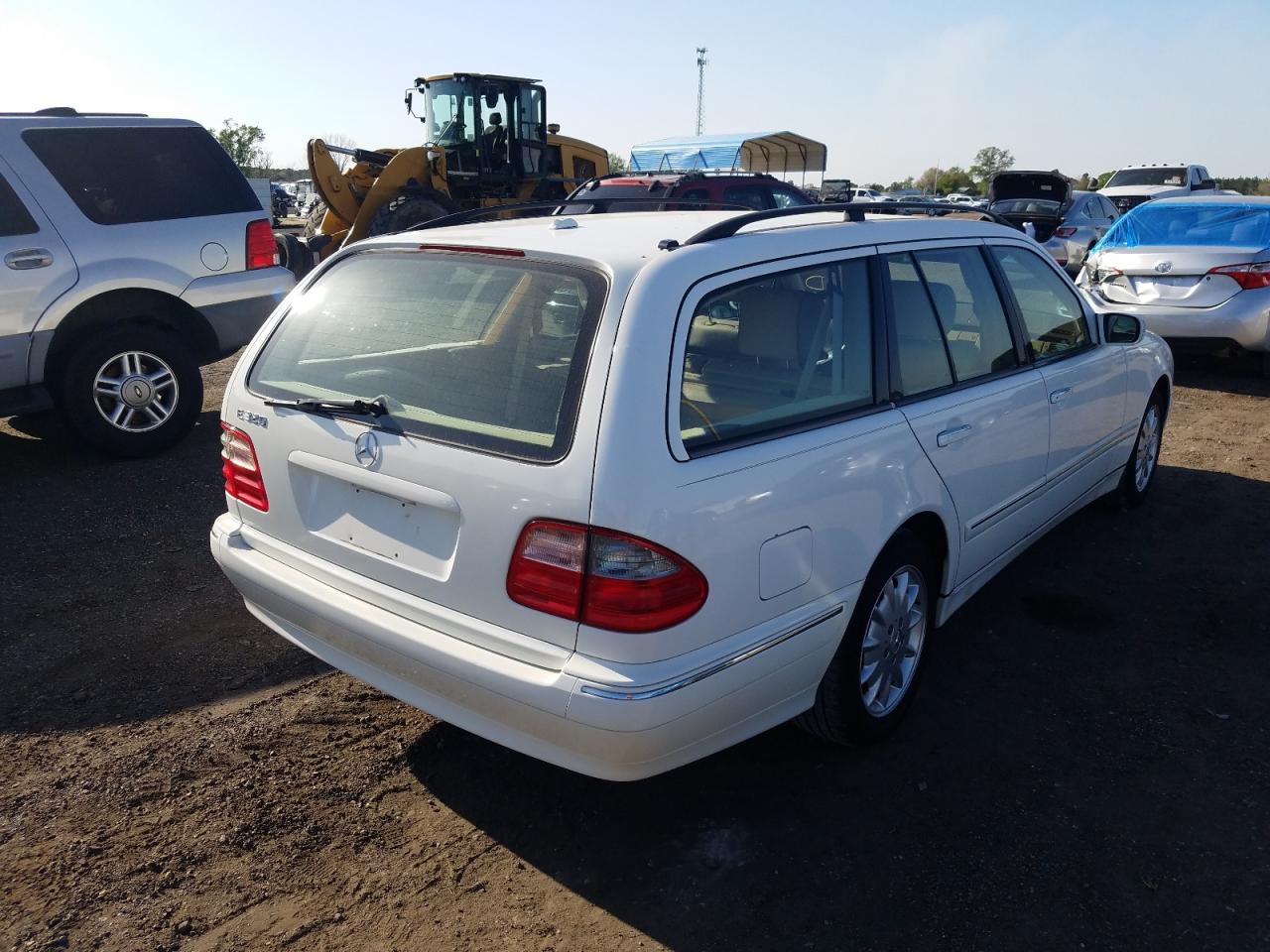 Photo 4 from auction – 2002 MERCEDES-BENZ E 320 with VIN WDBJH65J02X078983