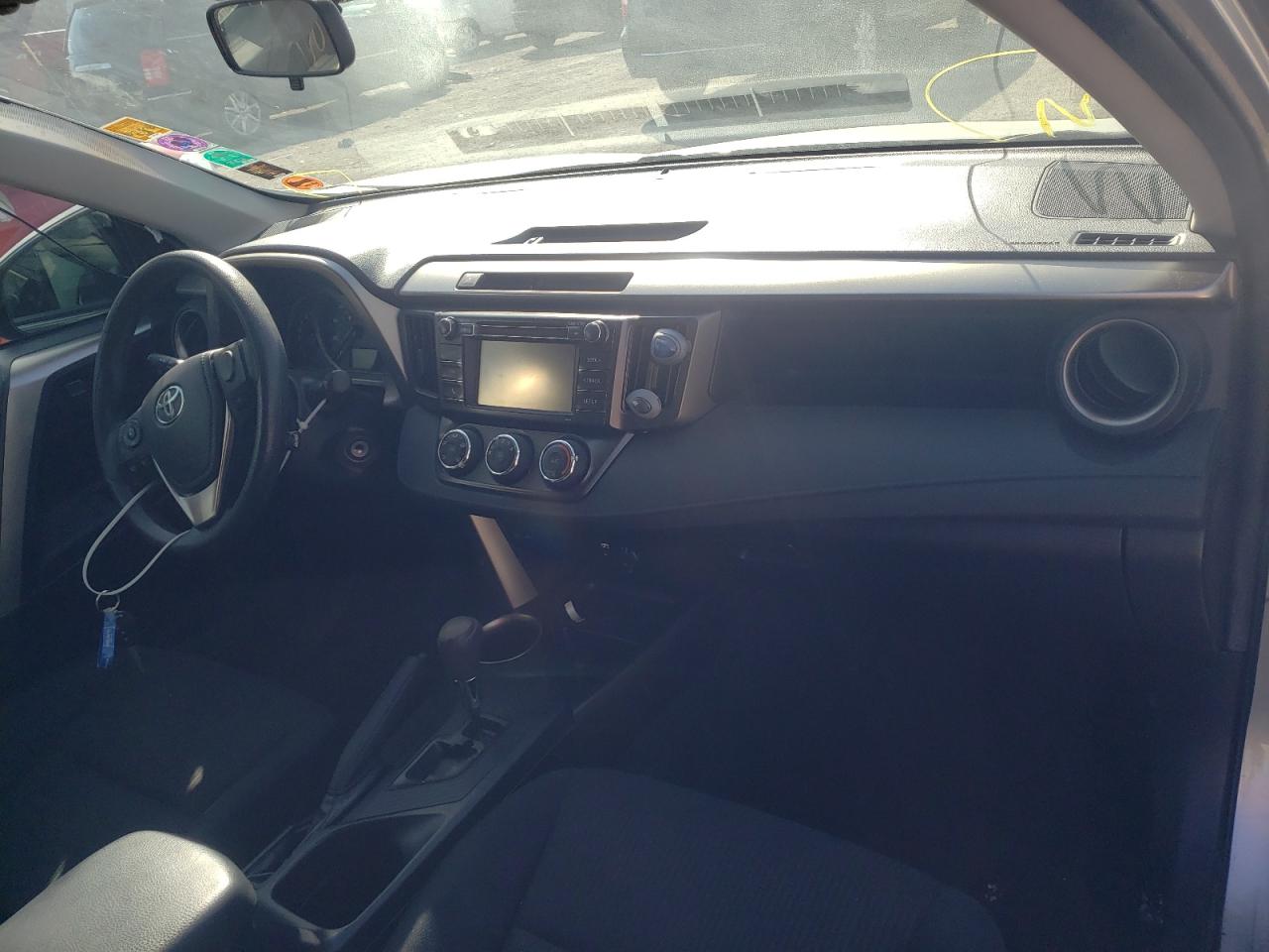 Photo 9 from auction – 2014 TOYOTA RAV4 LE with VIN JTMBFREV2E5030594