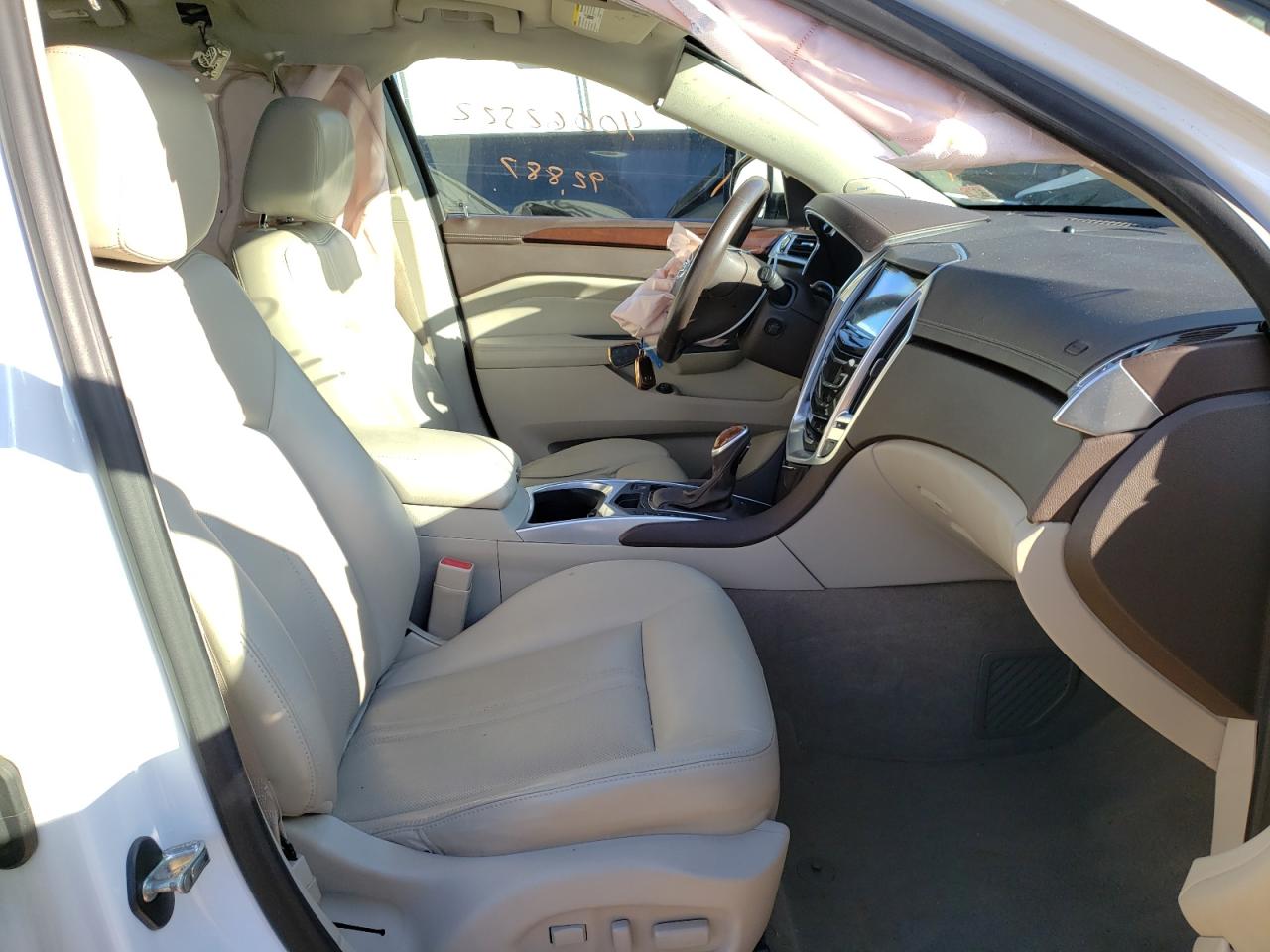 Photo 5 from auction – 2015 CADILLAC SRX PERFOR with VIN 3GYFNCE31FS585537