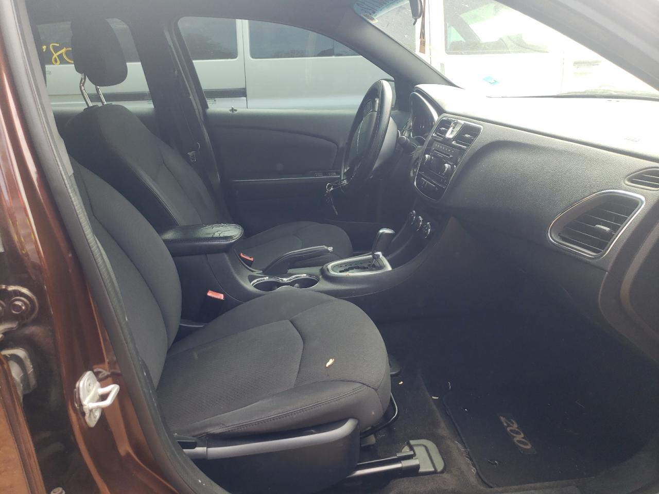 Photo 5 from auction – 2012 CHRYSLER 200 LX with VIN 1C3CCBAB6CN295505
