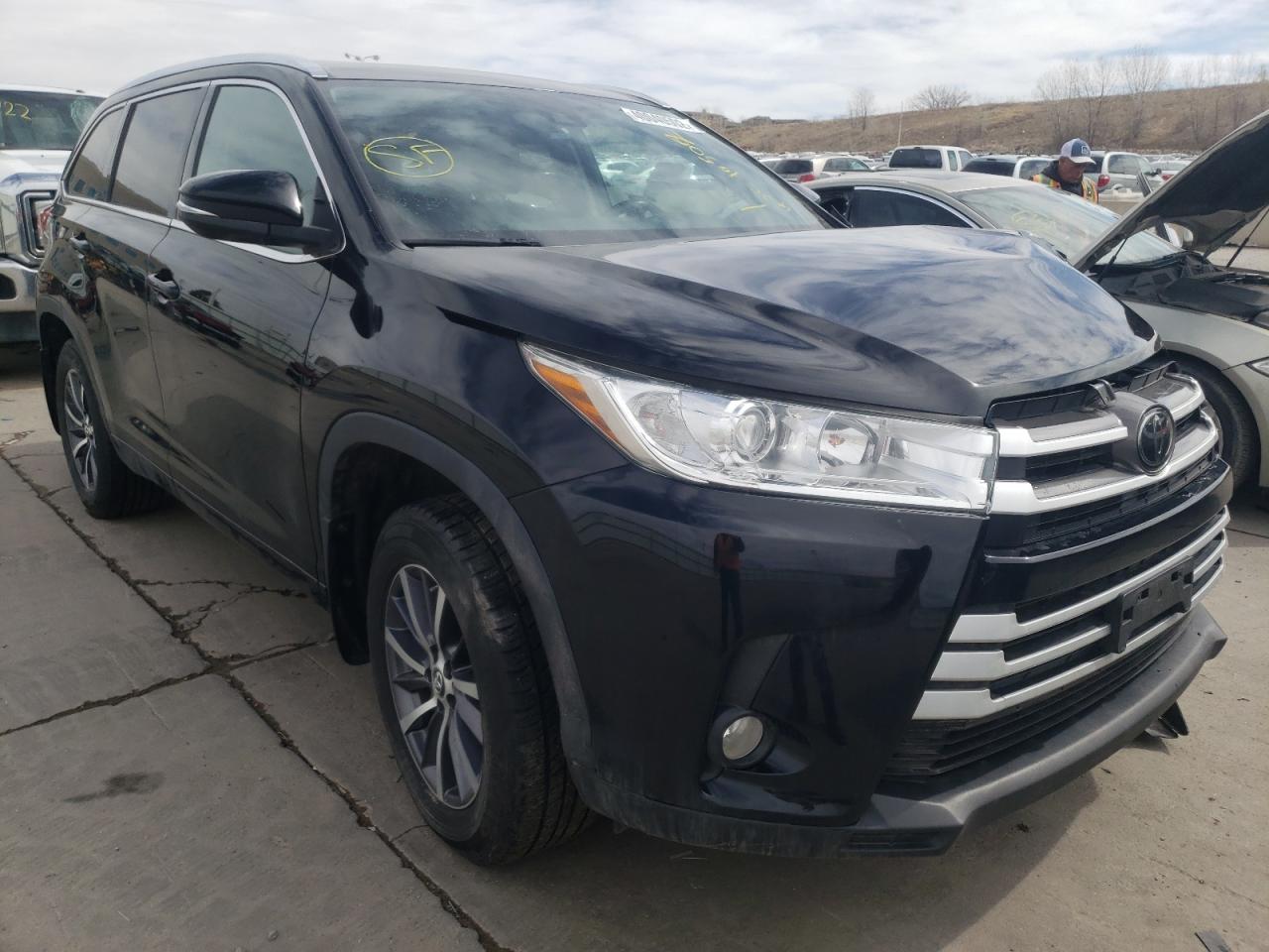 TOYOTA HIGHLANDER 2017 with VIN 5TDJZRFH5HS522238 - Photo from auction