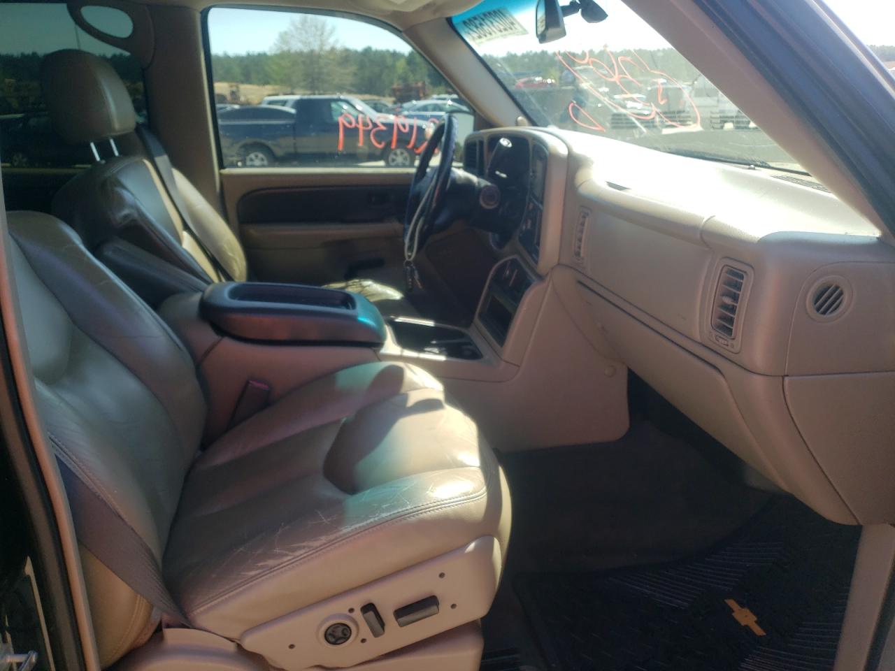 Photo 5 from auction – 2004 CHEVROLET AVALANCHE with VIN 3GNEC12T04G342843