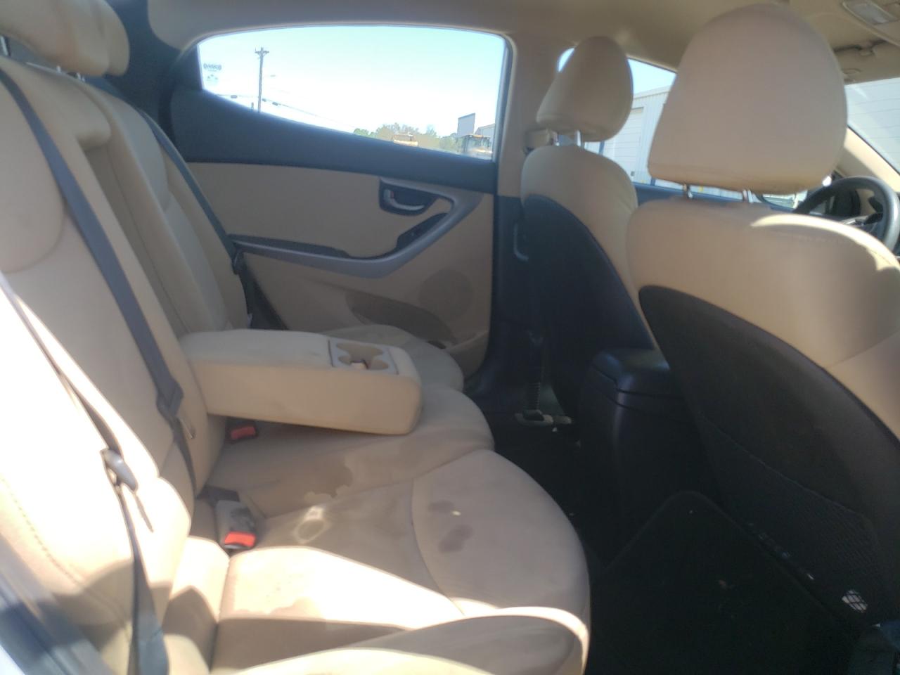 Photo 6 from auction – 2012 HYUNDAI ELANTRA GL with VIN 5NPDH4AE1CH149147