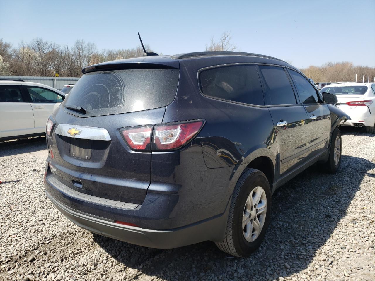 Photo 4 from auction – 2017 CHEVROLET TRAVERSE L with VIN 1GNKRFKD8HJ112253