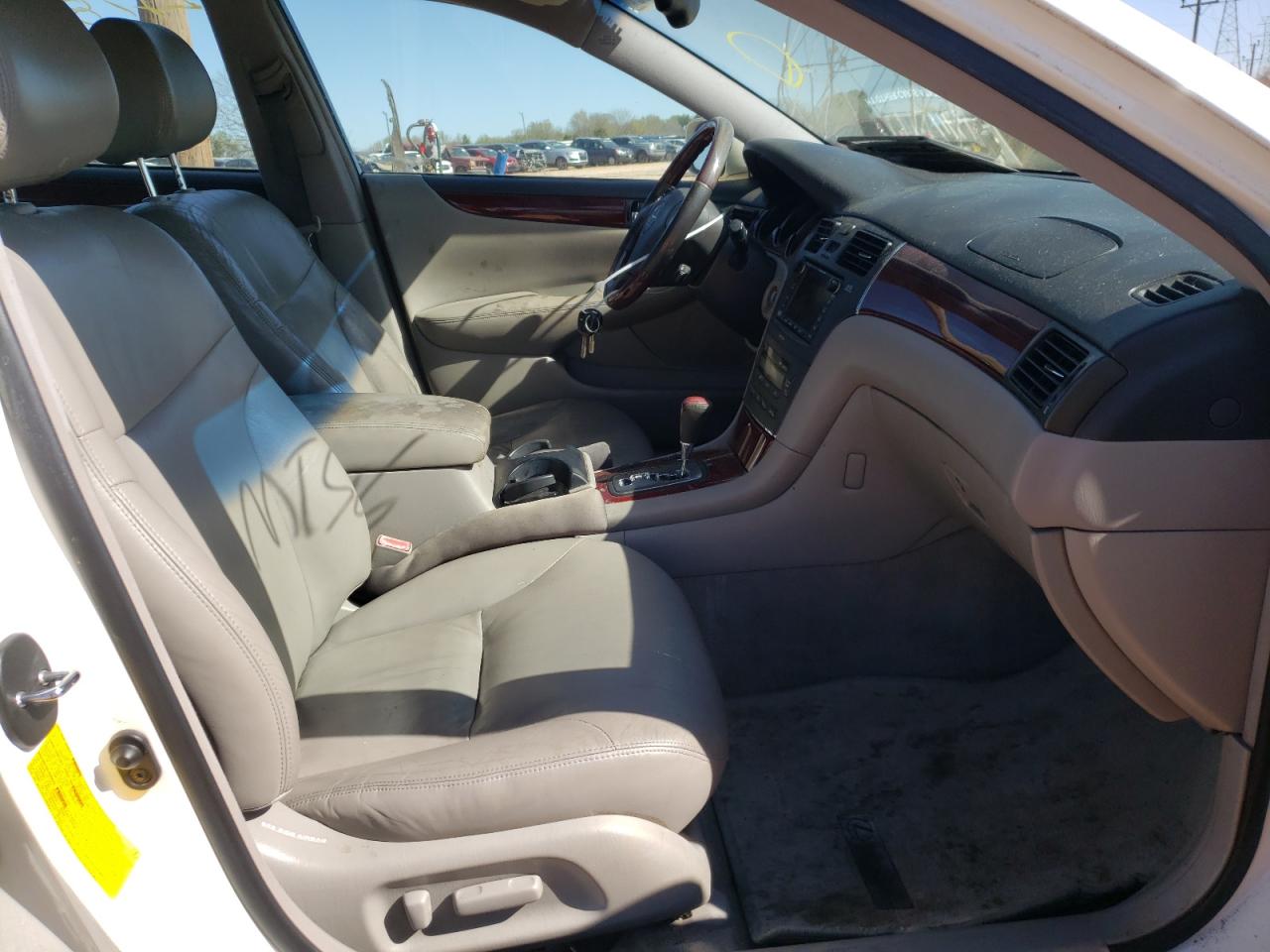 Photo 5 from auction – 2002 LEXUS ES 300 with VIN JTHBF30GX25024879