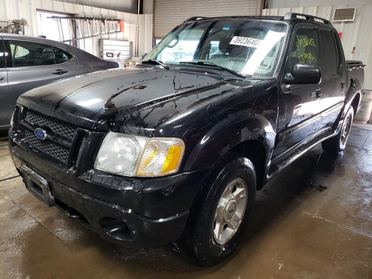 Photo 2 from auction – 2004 FORD EXPLORER S with VIN 1FMZU77K14UB85956