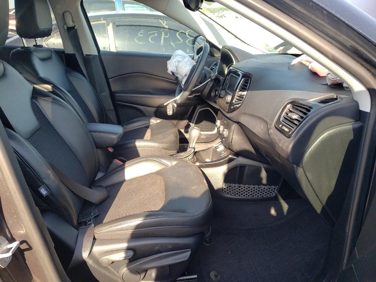 Photo 5 from auction – 2018 JEEP COMPASS LA with VIN 3C4NJCBB7JT319127