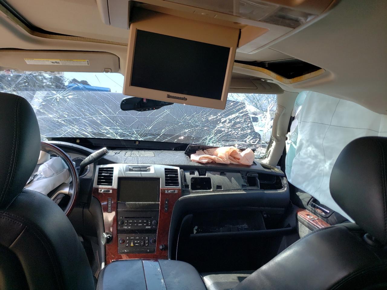 Photo 9 from auction – 2011 CADILLAC ESCALADE E with VIN 1GYS4JEF1BR289530