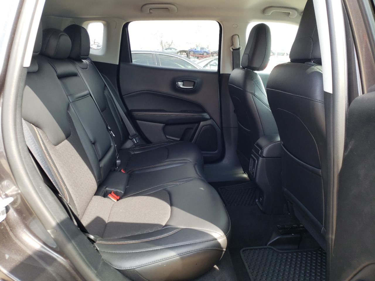 Фото 6 с аукциона – 2018 JEEP COMPASS LA с VIN 3C4NJDBB6JT185555