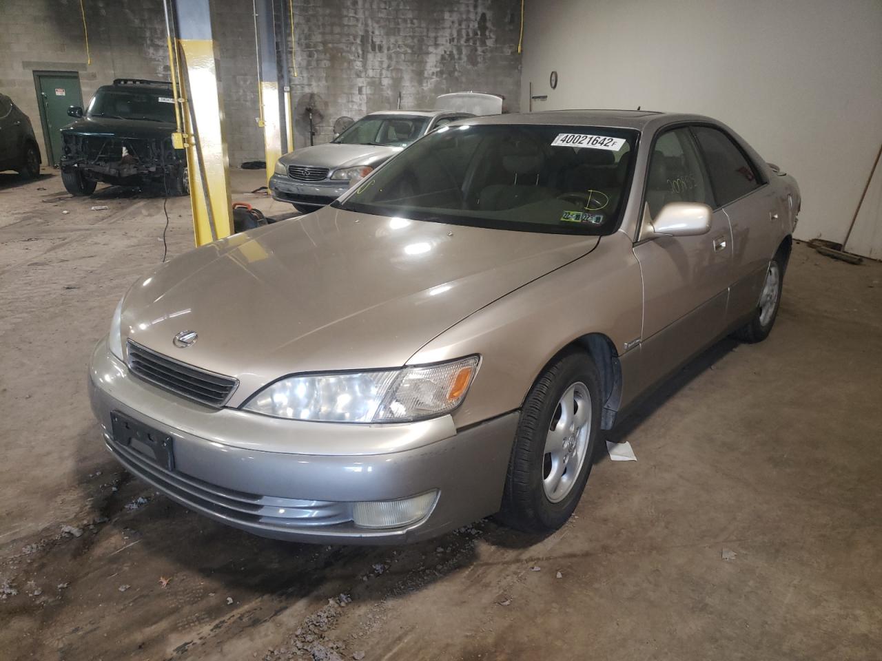 Photo 2 from auction – 1998 LEXUS ES300 with VIN JT8BF28GXW5038897