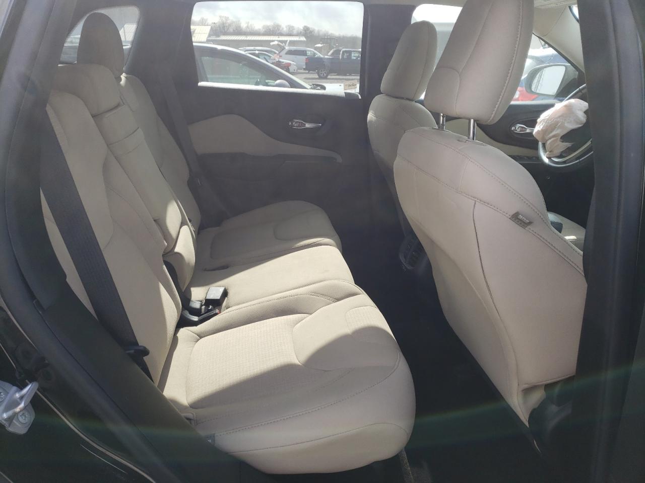Photo 6 from auction – 2016 JEEP CHEROKEE L with VIN 1C4PJMCS4GW110959