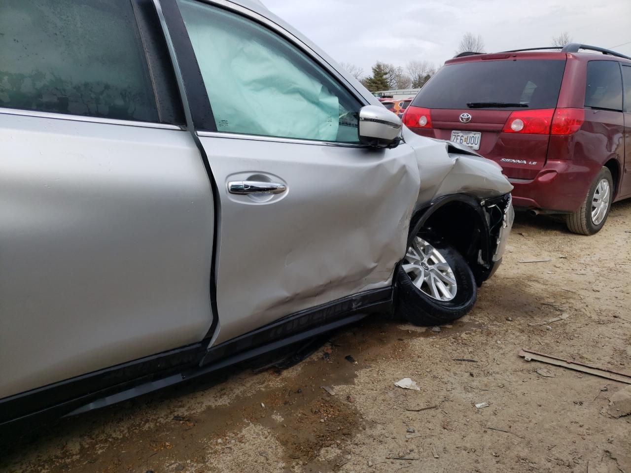 Photo 9 from auction – 2017 NISSAN ROGUE S with VIN KNMAT2MV7HP534192