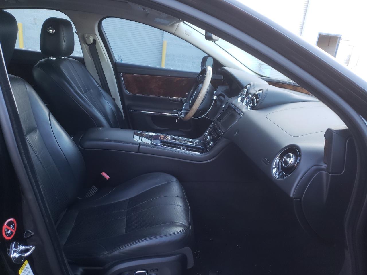 Photo 5 from auction – 2013 JAGUAR XJ with VIN SAJWA1C74D8V44516